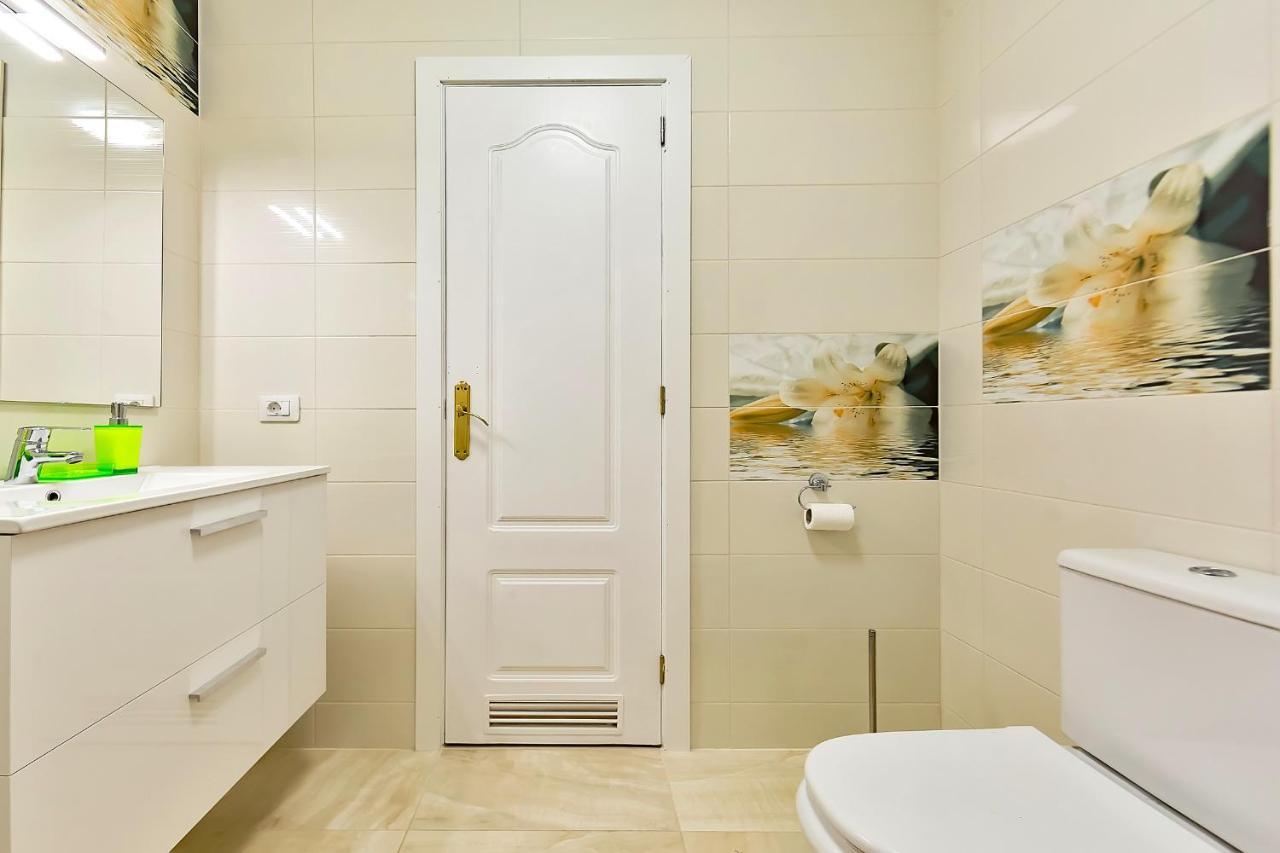 Yellow 3 Bedroom Large For 10 Guests *