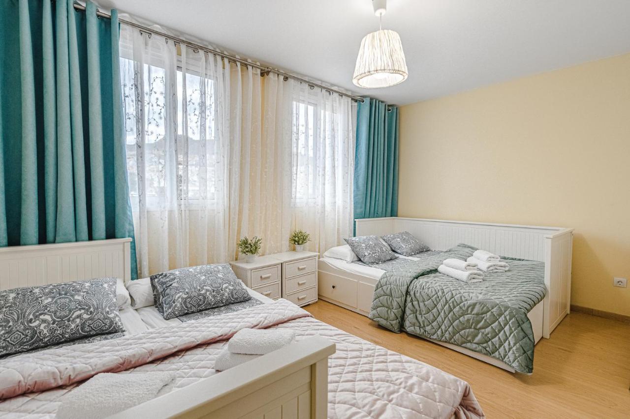 Apartment Yellow 3 Bedroom Large For 10 Guests