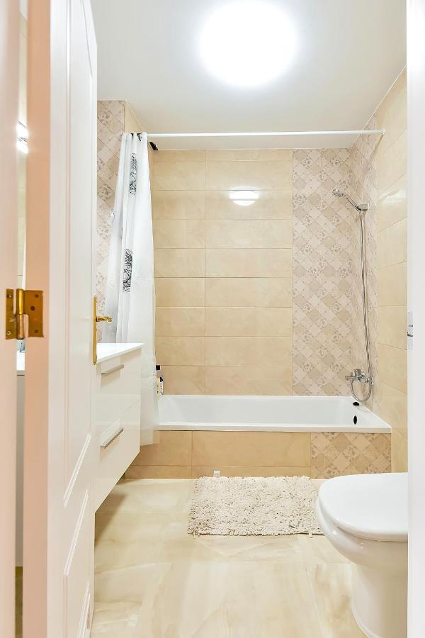 Yellow 3 Bedroom Large For 10 Guests Costa Adeje (Tenerife)