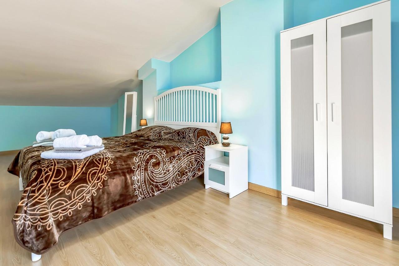 Yellow 3 Bedroom Large For 10 Guests Appartement