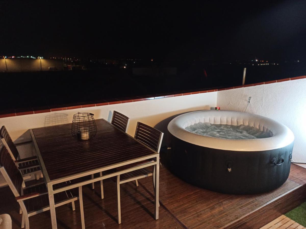 Apartamento Golfsur-jacuzzi-privateparking-2bath-4bedroom-4tv-netflx-fastwifi *