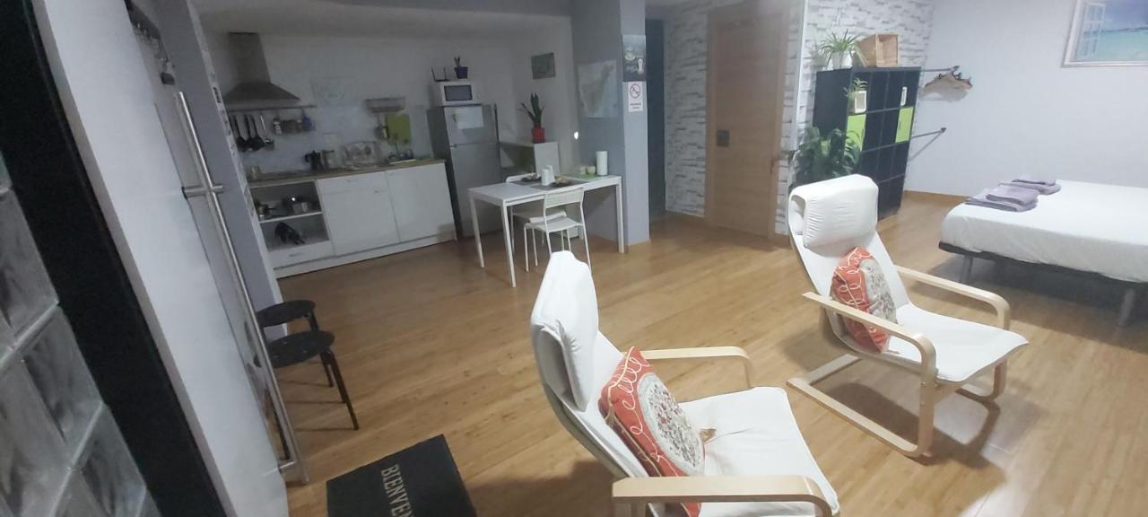 Loft Cruz, Acoran