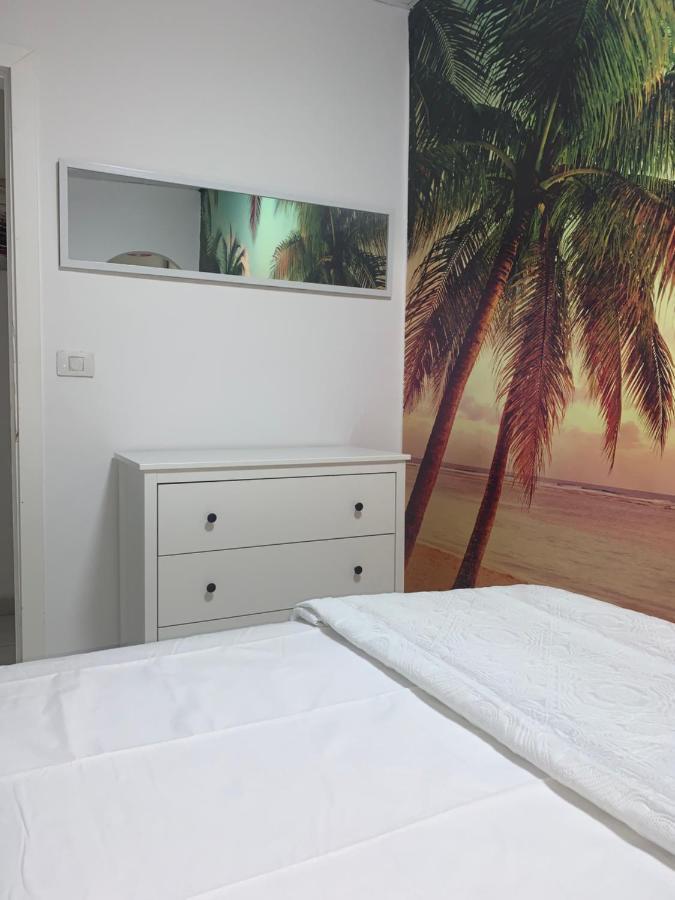 Homestay In Shared In Cristianos In Front Of The Playa Vistas *
