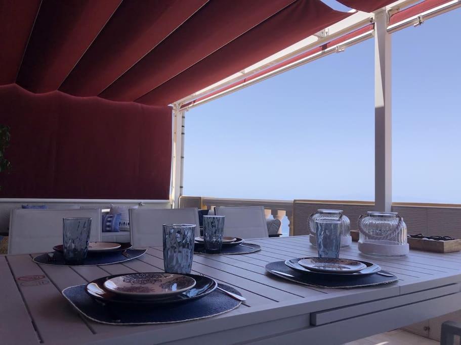 Con Impresionantes Vistas Y Piscina *