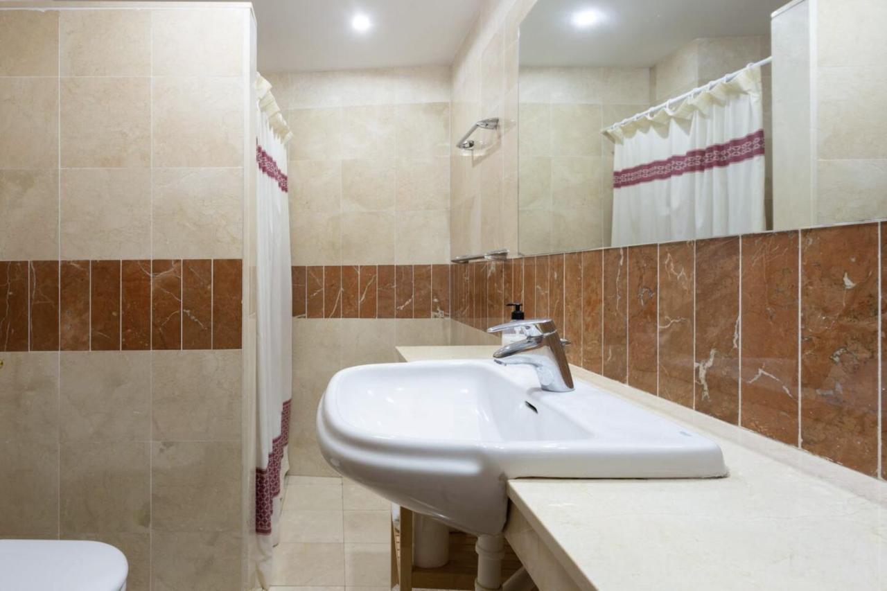 Hauzify I Ramon Y Cajal Apartment