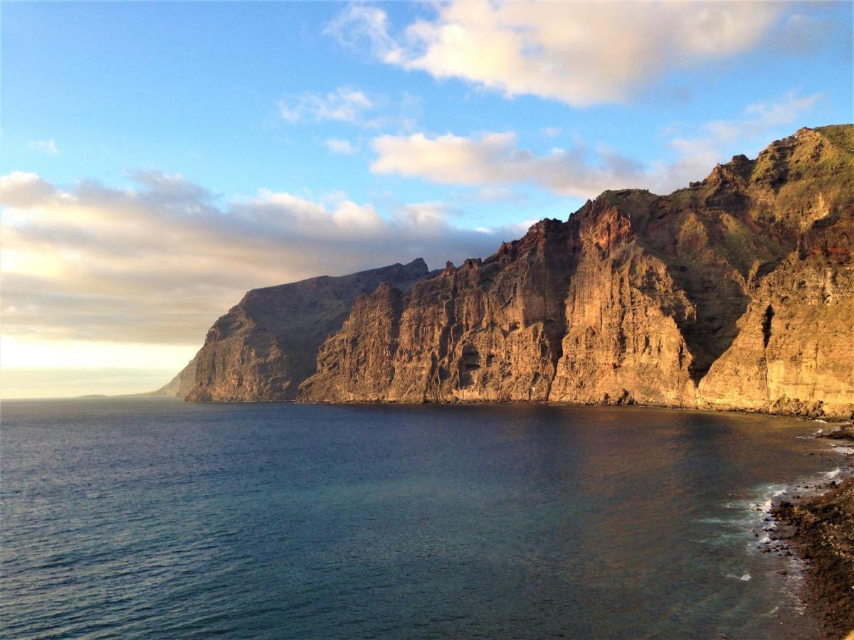 Incleibles Vistas Al Oceano Y Piscina. Acantilado de los Gigantes