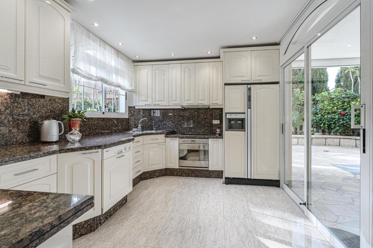 Luxury El Duque Apartment