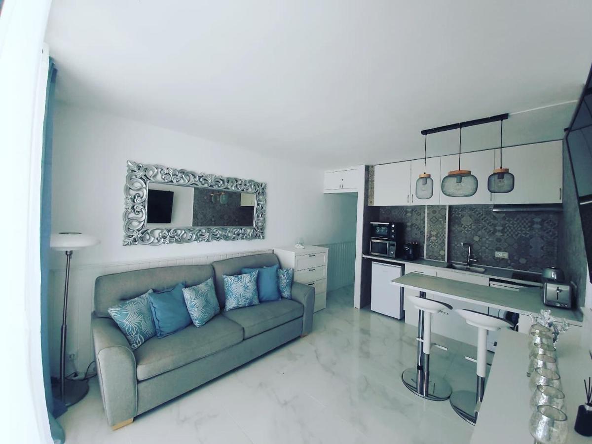 Canarian Blue Tropical Garden View & Pool Apartment *