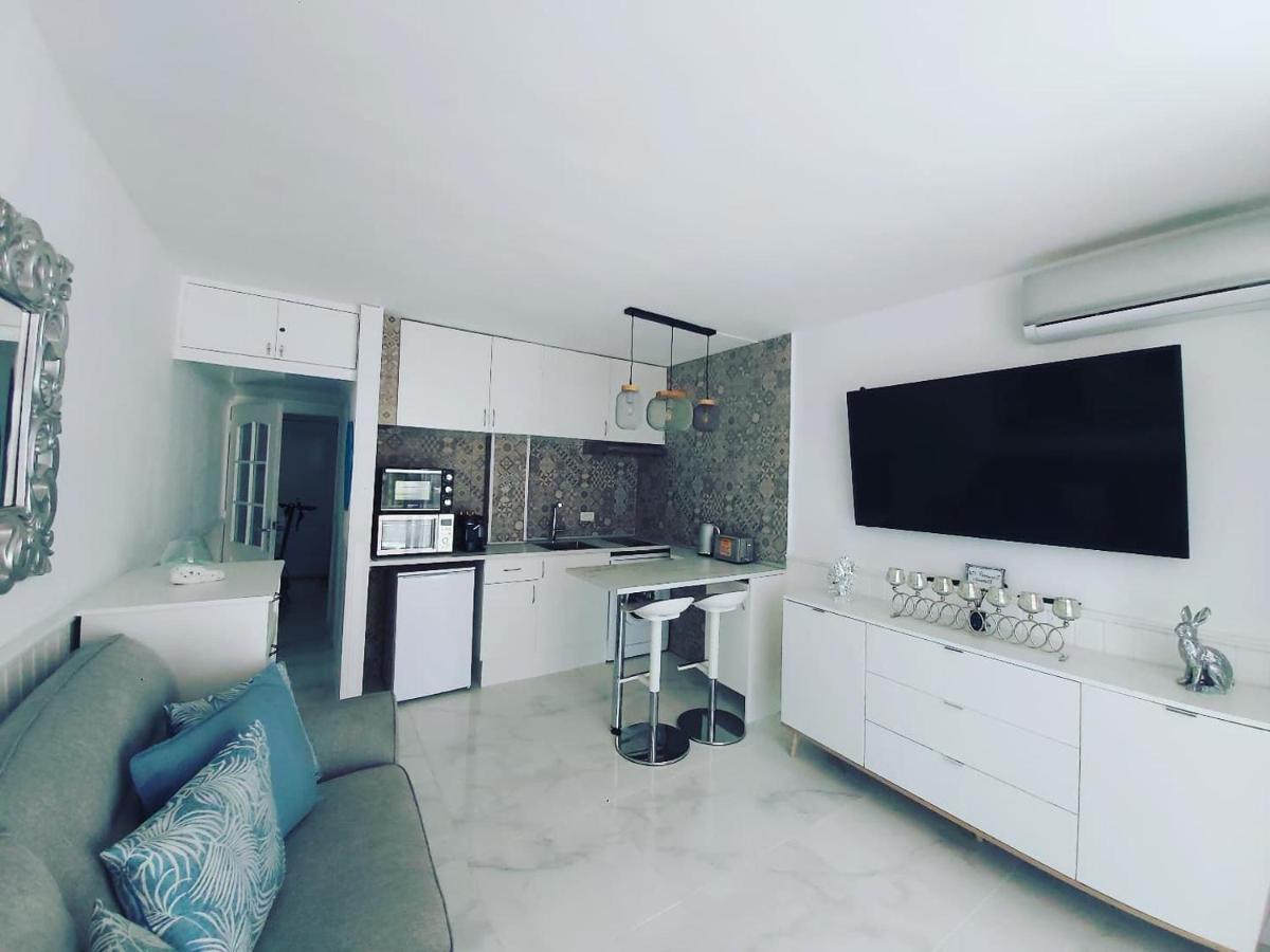 Canarian Blue Tropical Garden View & Pool Apartment
