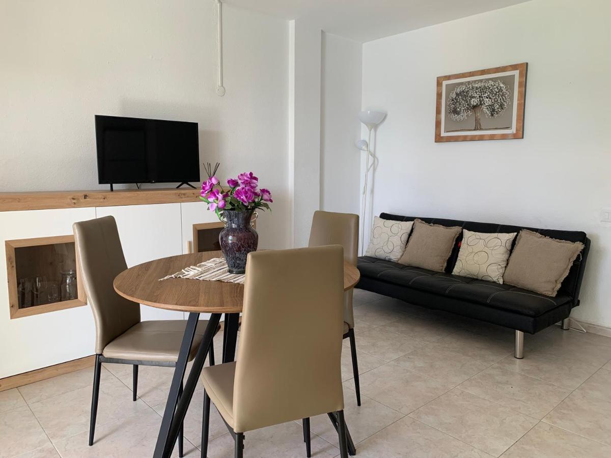 Apartamento Comodoro, Situado En Frente Del Mar *