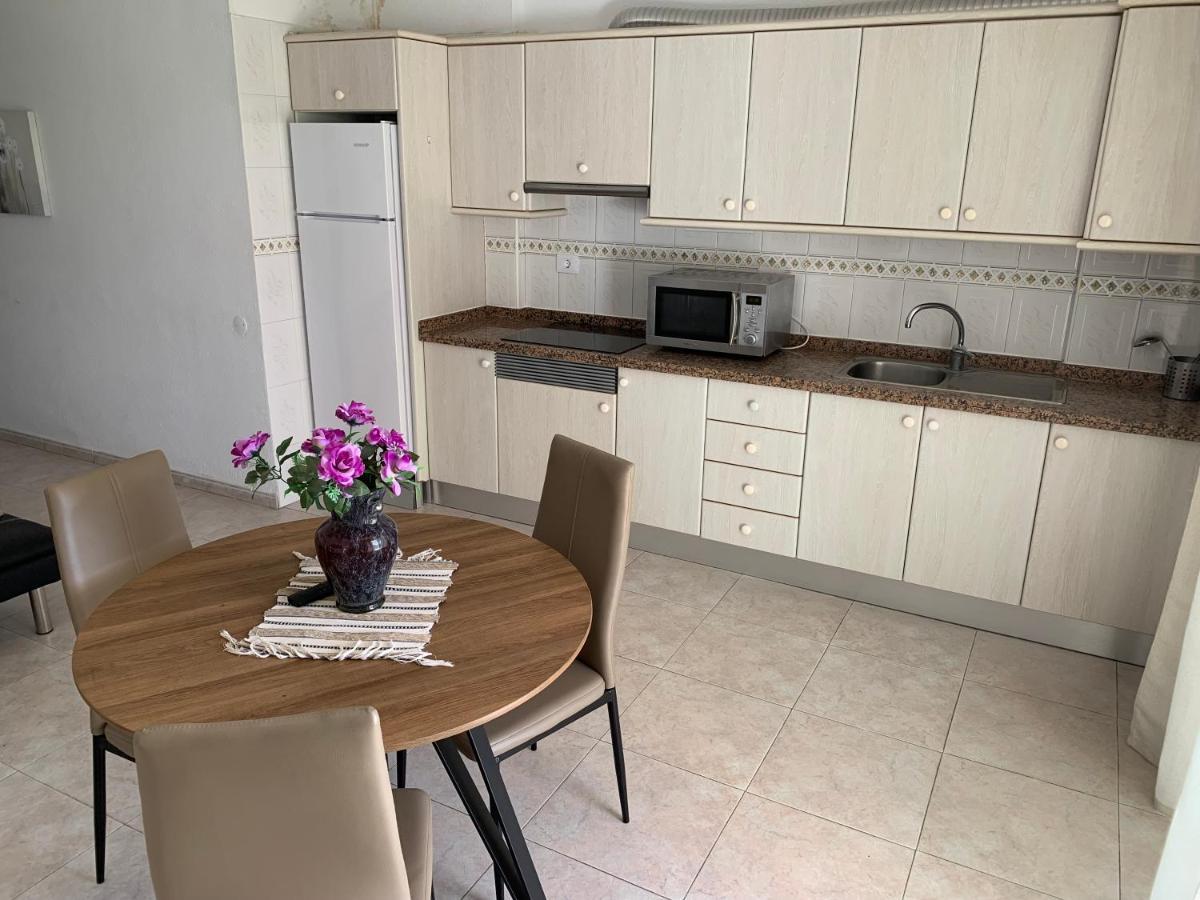 Apartamento Comodoro, Situado En Frente Del Mar Los Cristianos (Tenerife)