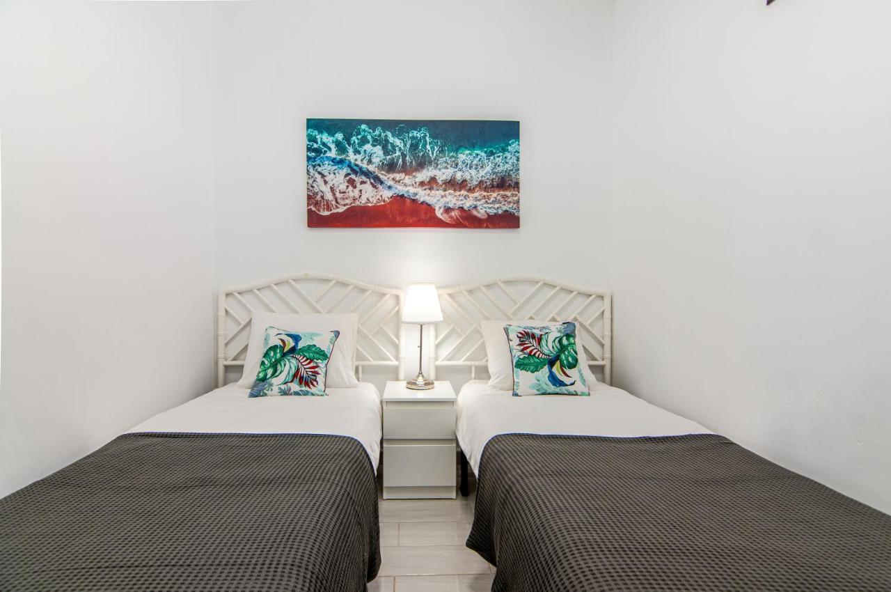 2 Bedroom Playa De Americas Apartment