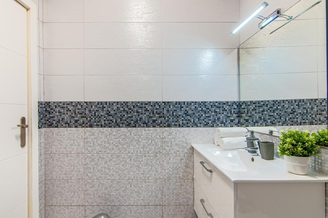 2 Bedroom Playa De Americas Apartment *