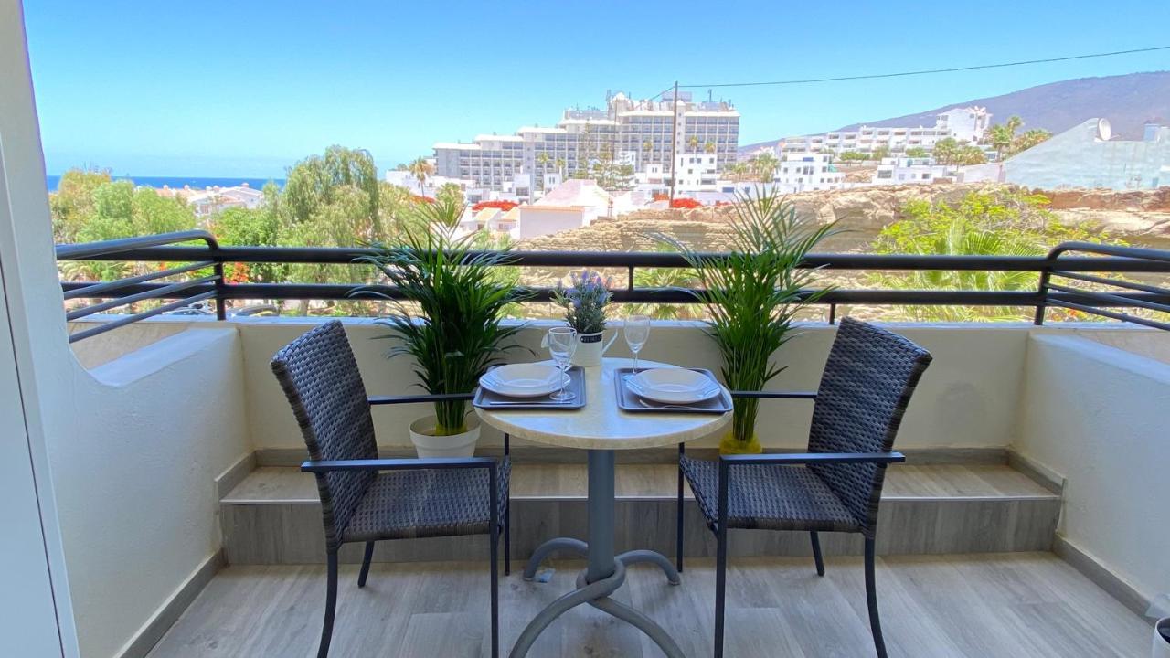 Enjoy A Sunny With Pool Next To The Sea Apartment *