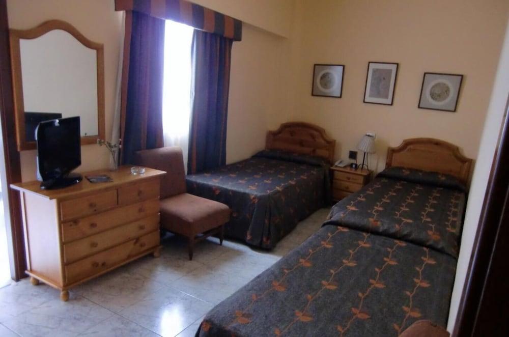 Tanausu Hotel 3*