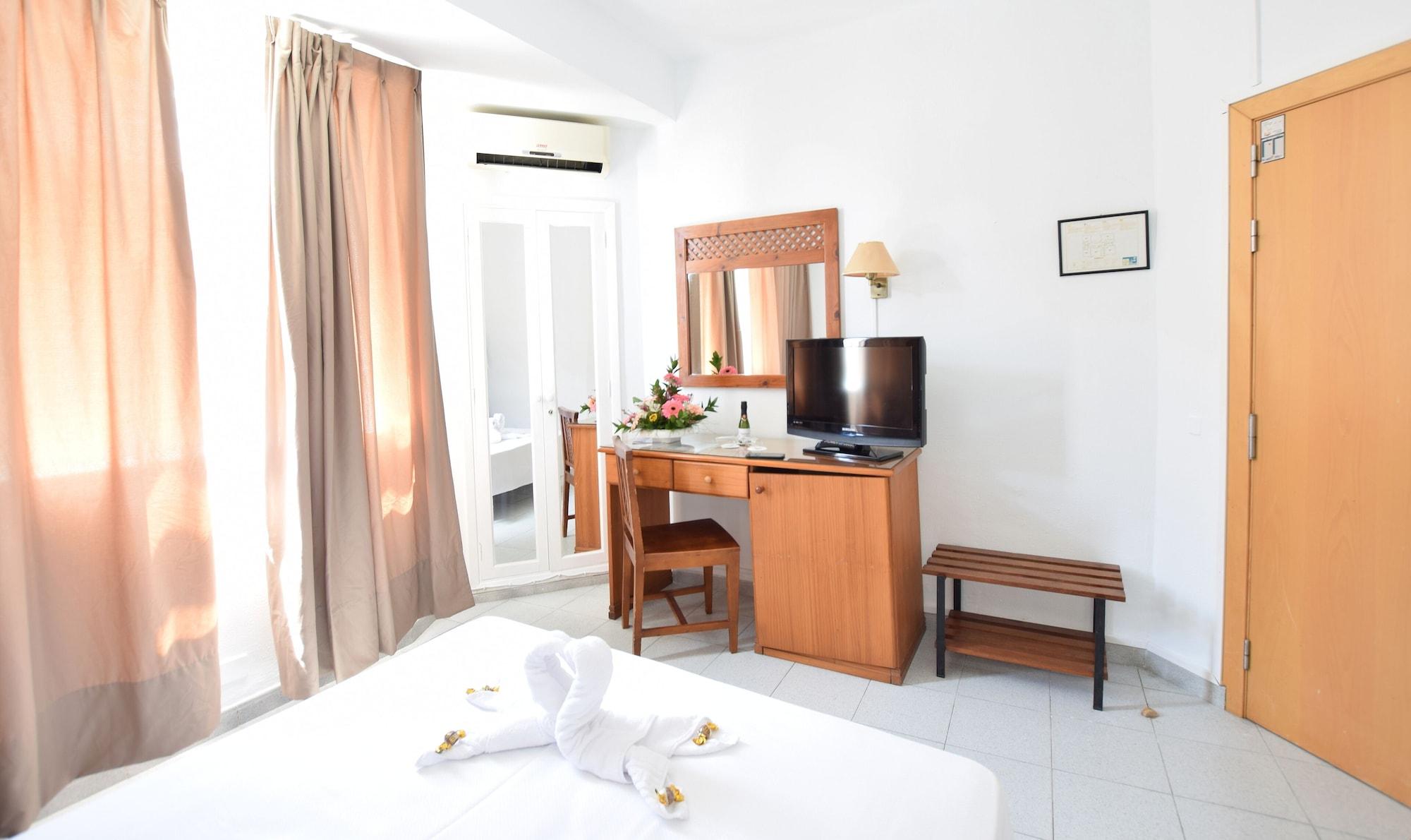 Hotel Adonis Pelinor 2*
