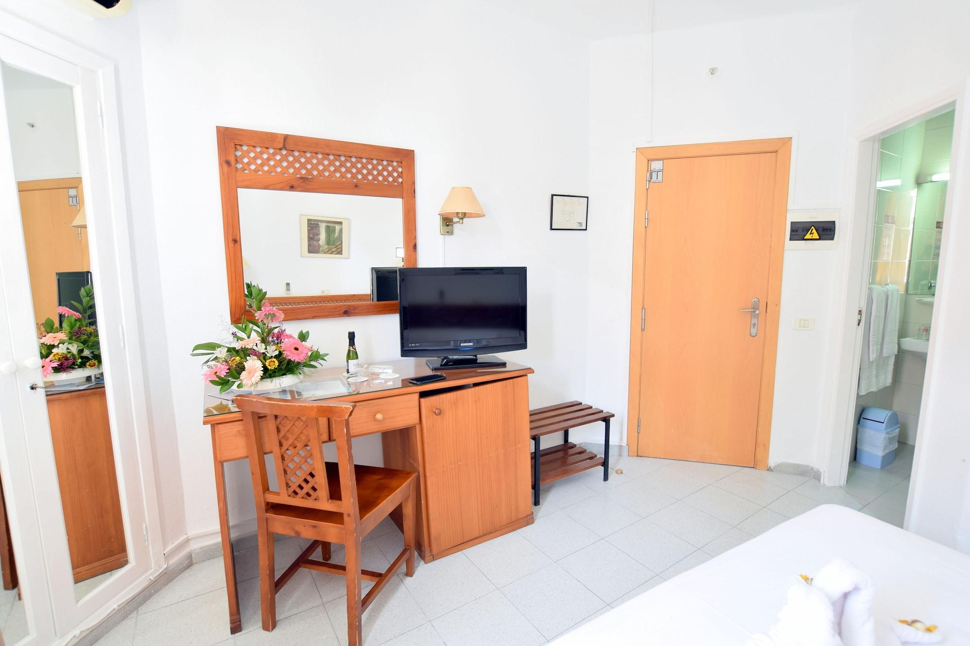 Adonis Pelinor Hotel