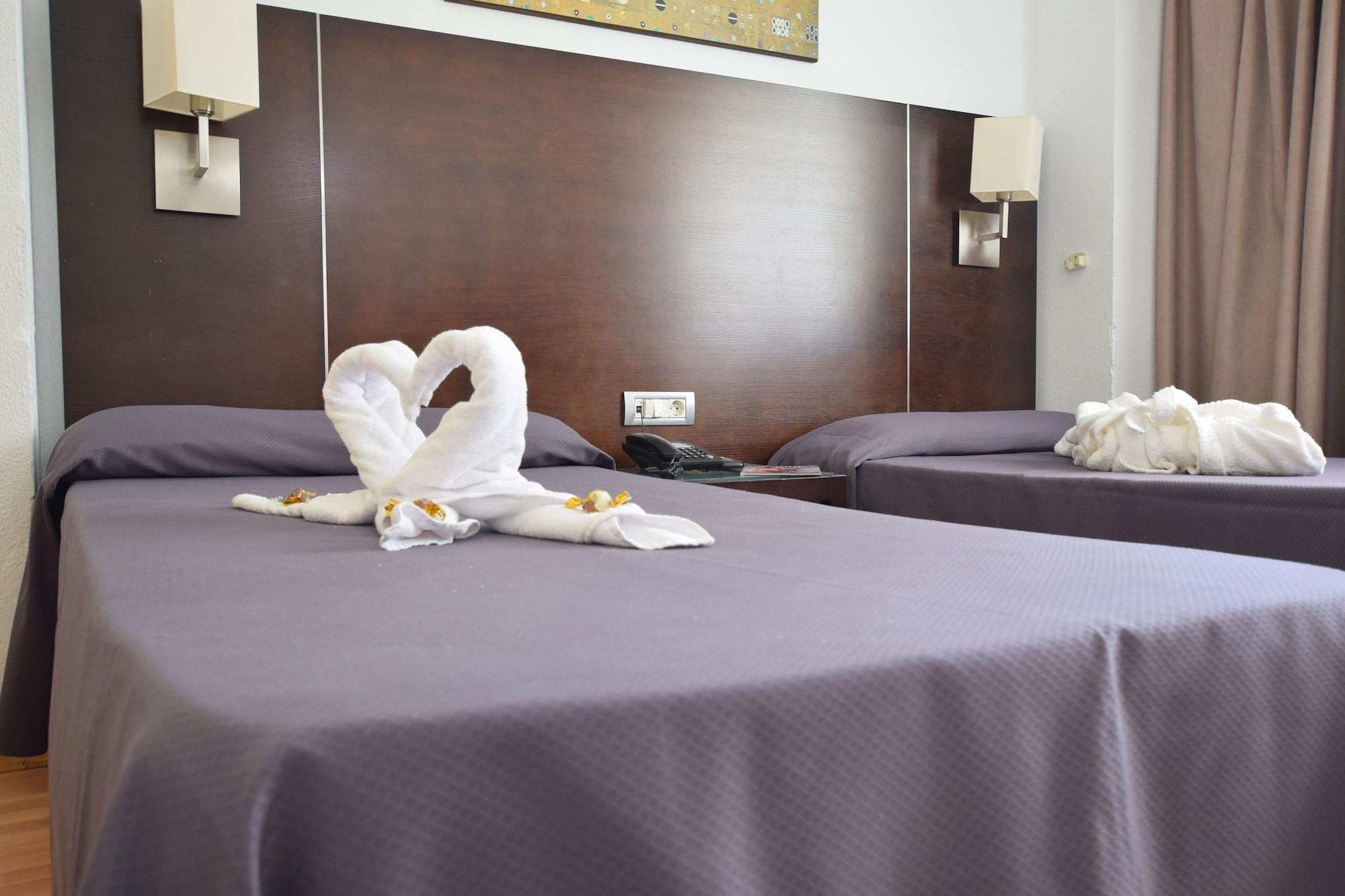 Adonis Pelinor Hotel