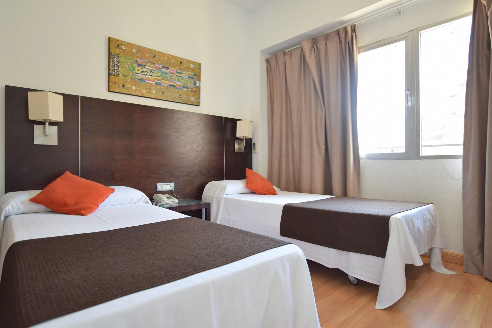Adonis Pelinor Hotel 2*