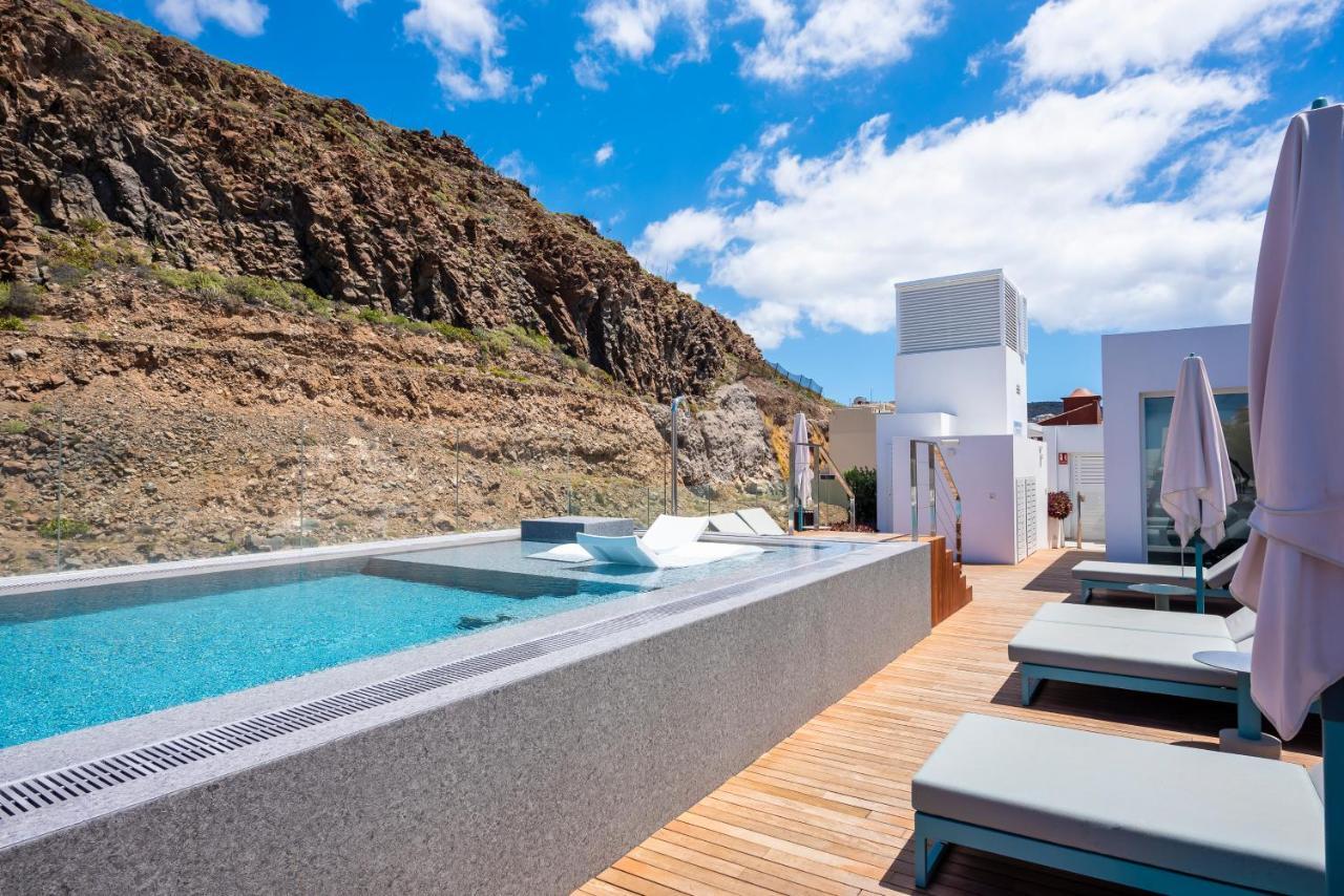 New Luxury First Line Sea View *