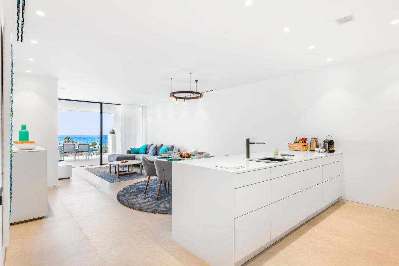 New Luxury First Line Sea View Apartment *