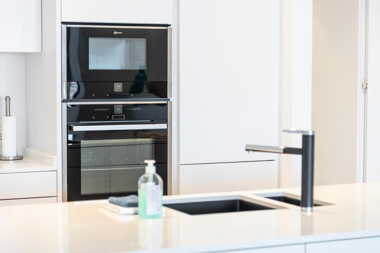 New Luxury First Line Sea View Apartment