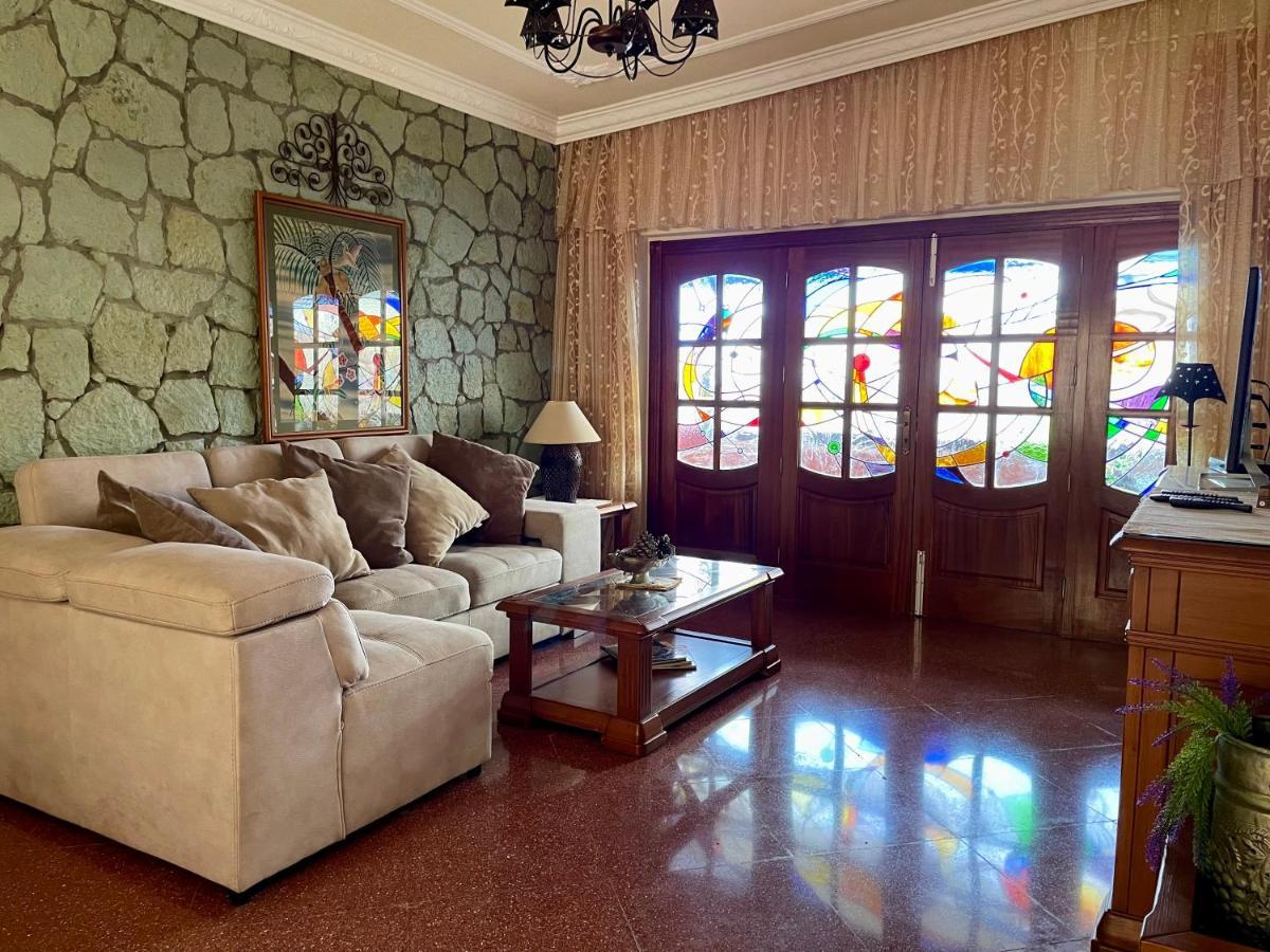 Luxury Gigantes Villa