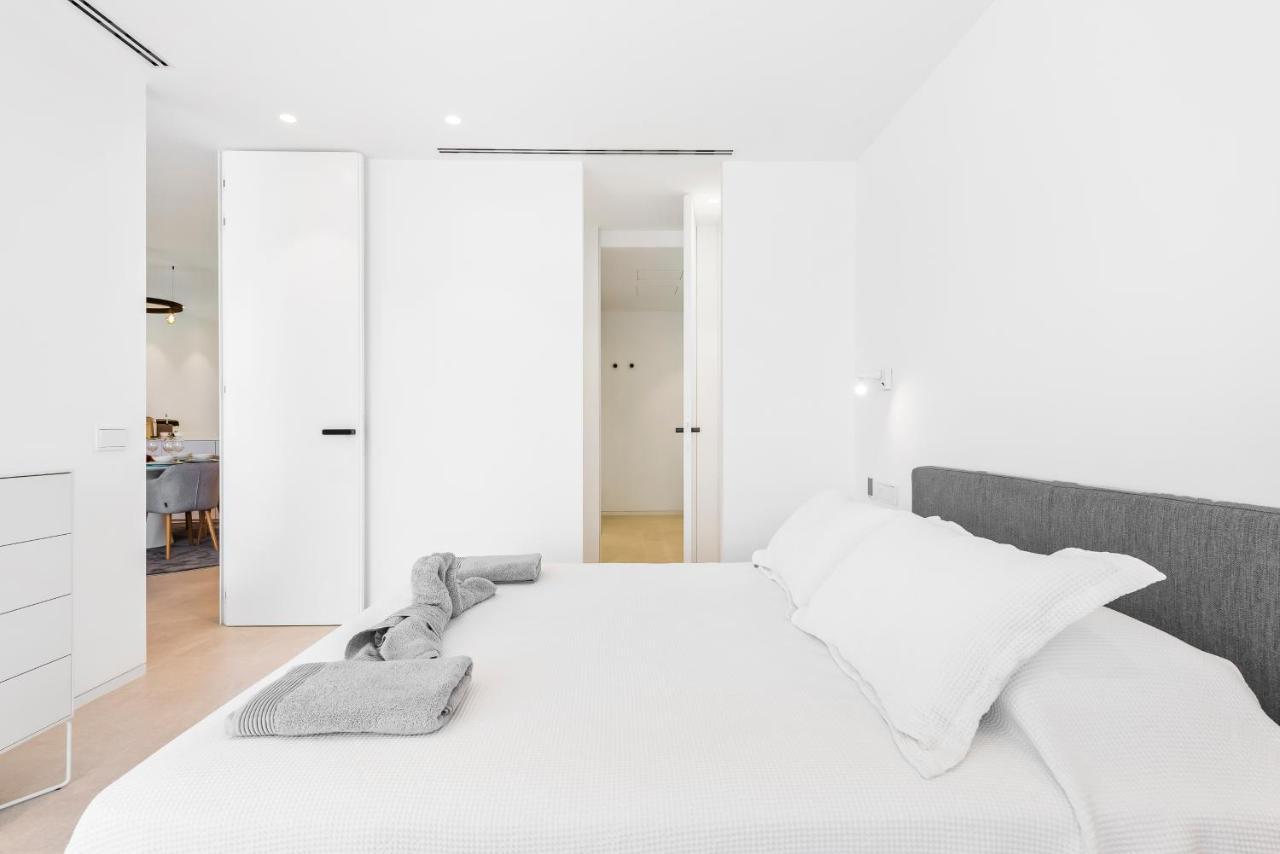 New Luxury First Line Sea View Apartment