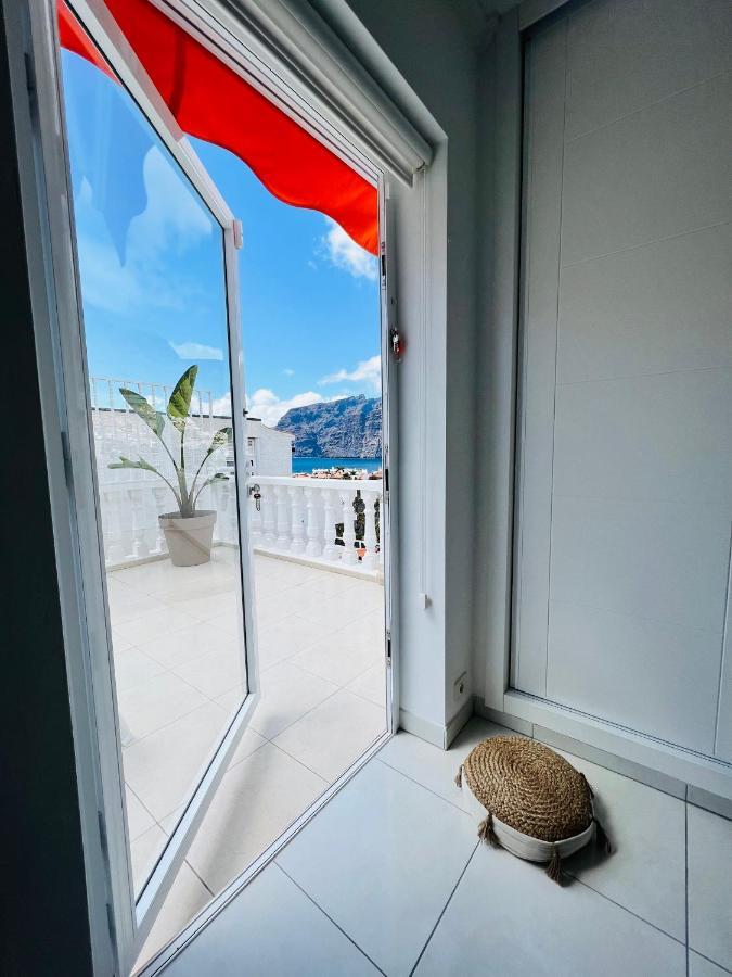 Luxury Penthouse With Breathtaking Views And Huge Private Terraces Appartement Puerto de Santiago (Tenerife)
