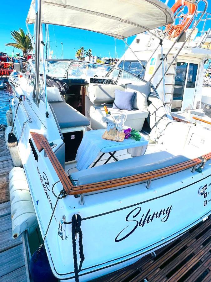 Barco Sihnny - Puerto Colon Costa Adeje (Tenerife)
