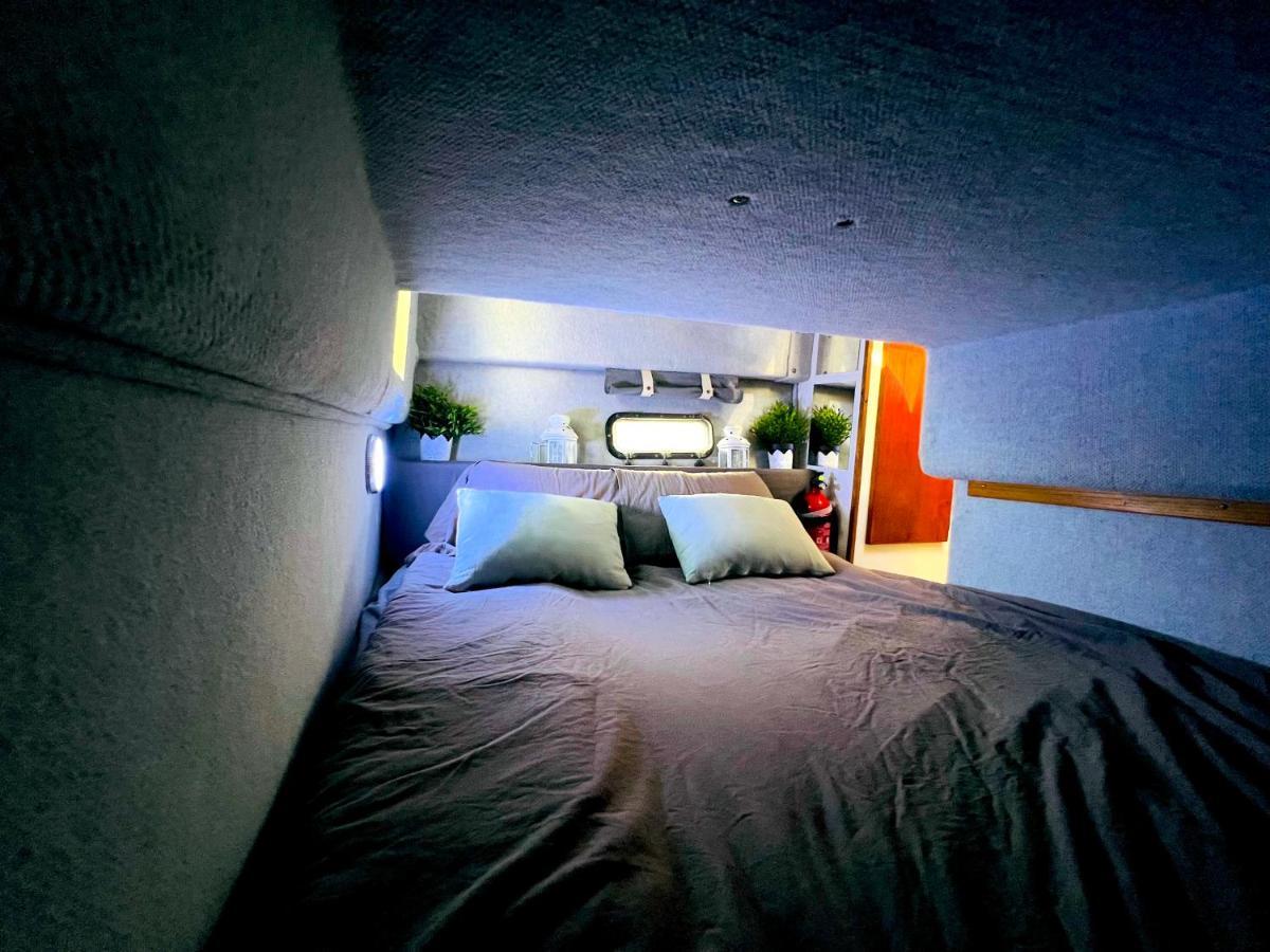Barco Sihnny - Puerto Colon Bateau-hôtel *