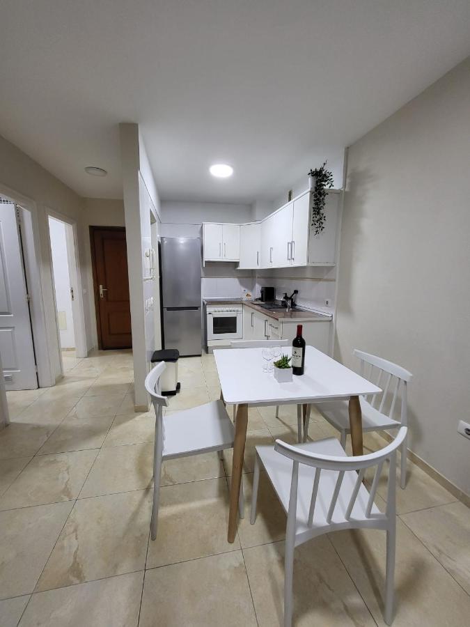 Apartamento Céntrico En Candelaria, Con Piscina.