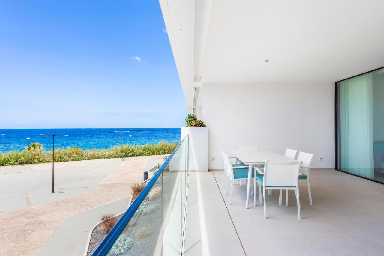 New Luxury First Line Sea View Apartment