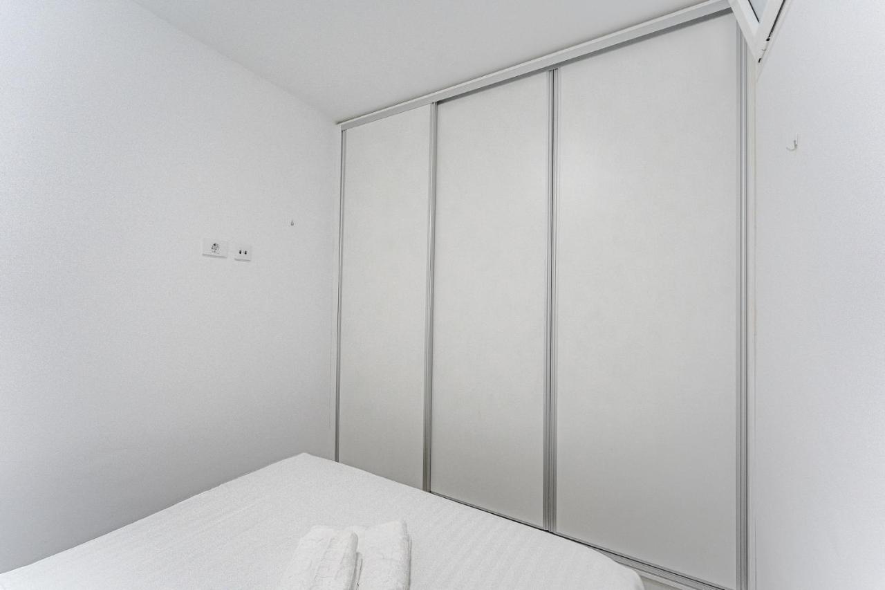 Appartement 303. Modern, Sunny Ifonche With Wifi