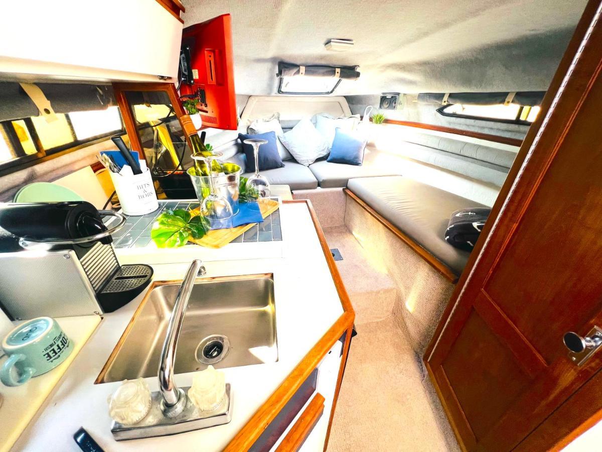 Barco Sihnny - Puerto Colon Bateau-hôtel