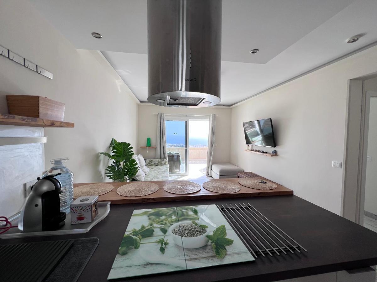 New Deluxe Stunned Seaview 2 Bed Costa Adeje (Tenerife)