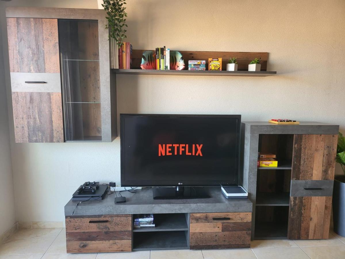 Apartamento Céntrico En Candelaria, Con Piscina.