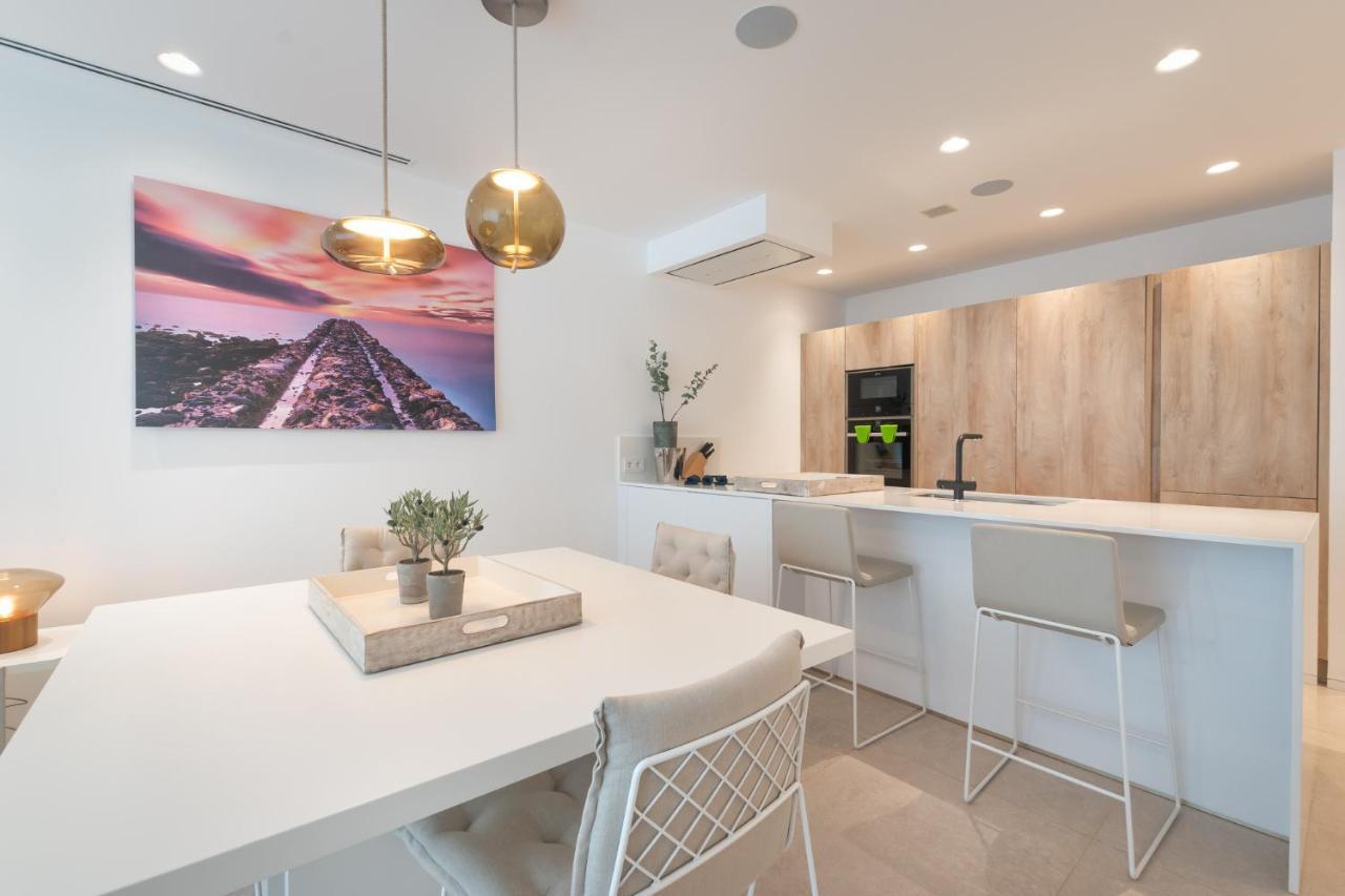 Infinity 0-8 Luxe Sea View 2b Holiday home *