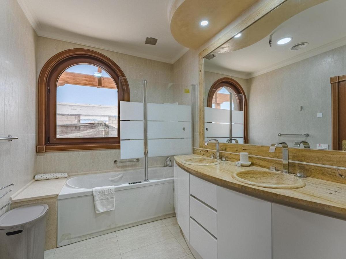 Luxury Nautilus Heated Pool