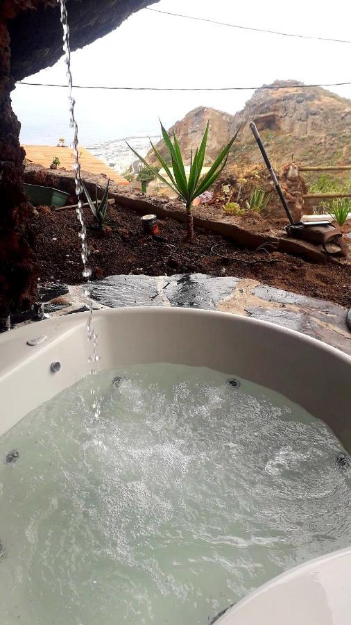 Alessia With Jacuzzi ,garden & Swimming Pool *