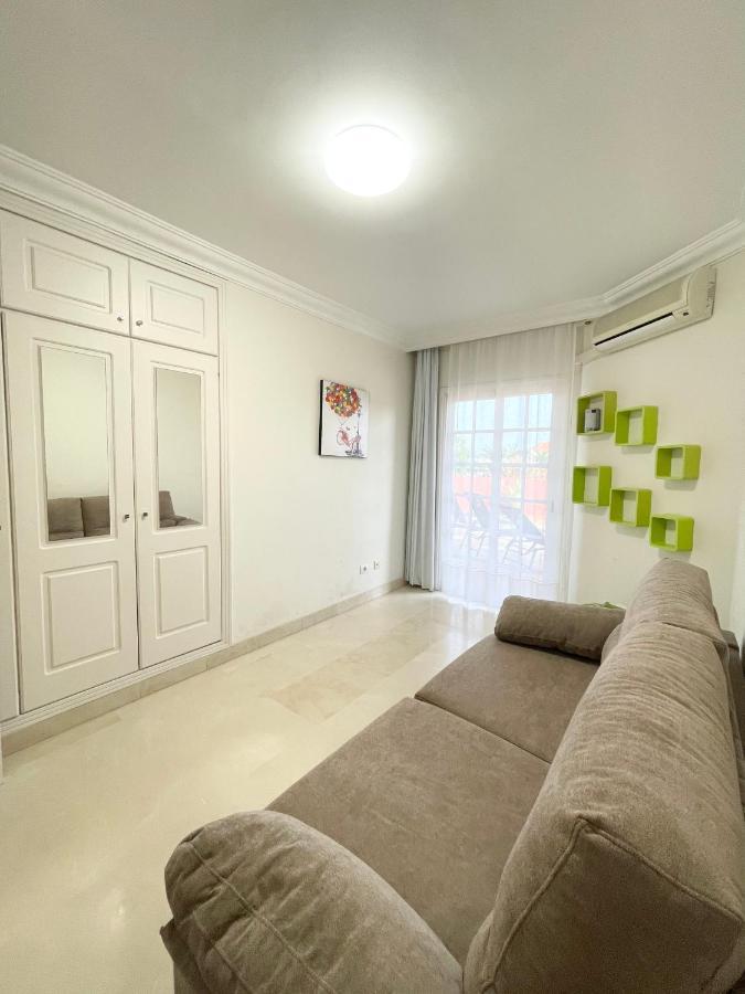 Apartment With Large Terrace In Terrazas Del Duque *