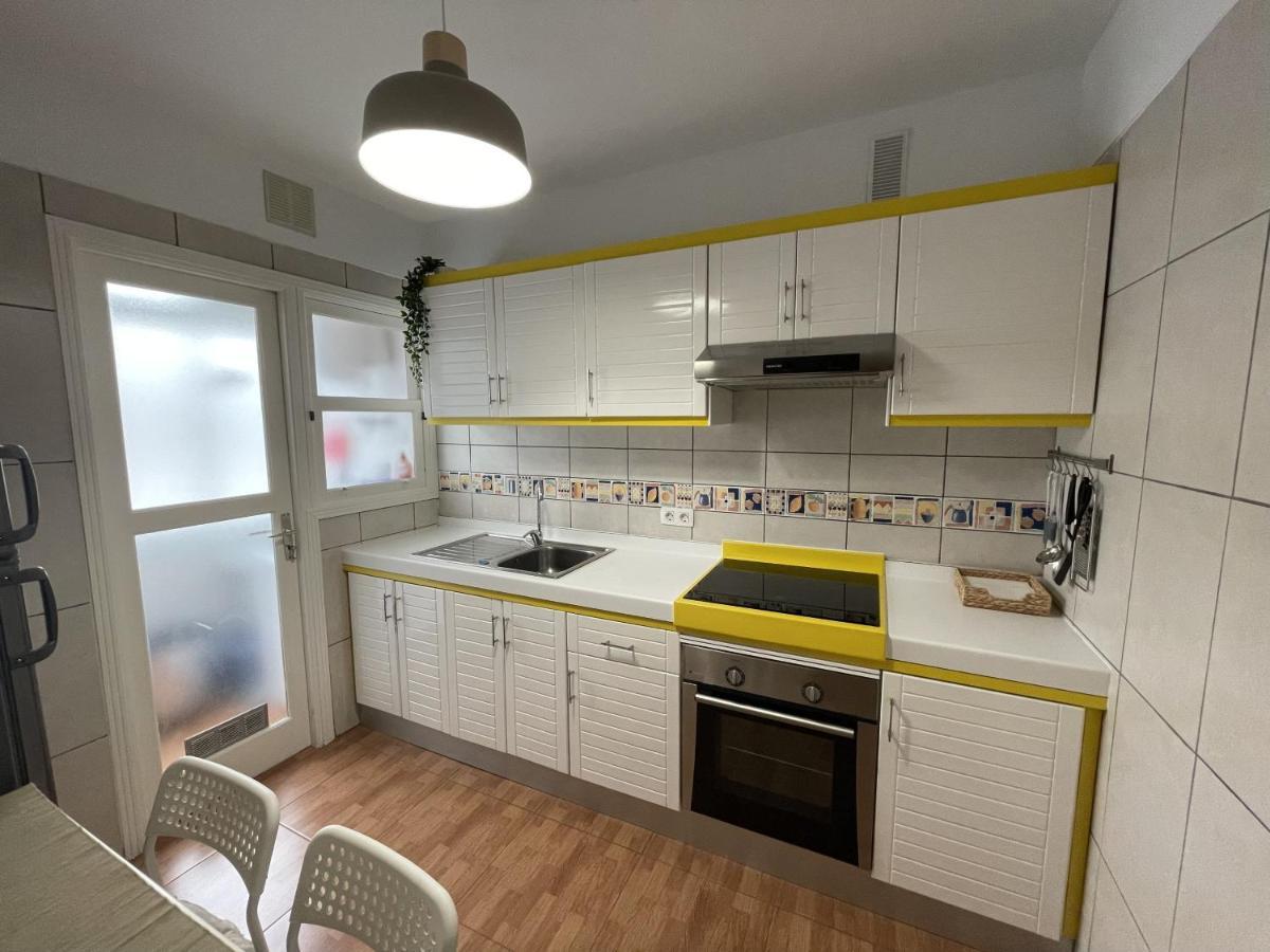Apartment Beautiful 3 Bd. In Centre