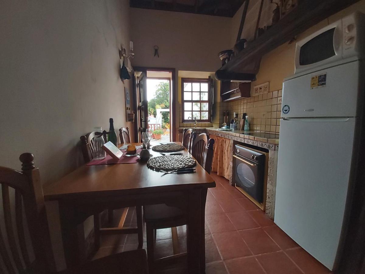 Villa-sleeps4-parking-garden-pool-nearairport Villa *