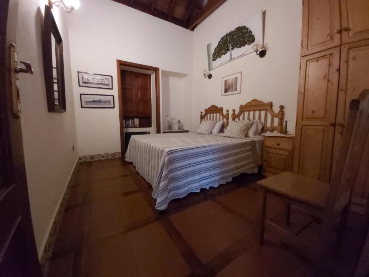 Villa-sleeps4-parking-garden-pool-nearairport * La Laguna (Tenerife)