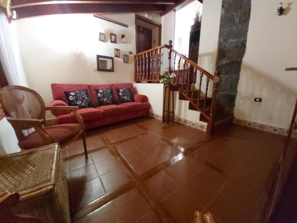 Villa Villa-sleeps4-parking-garden-pool-nearairport *