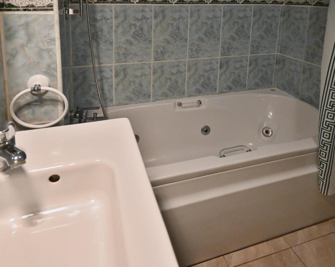 1st Line Sea View - Plaza Apartment *