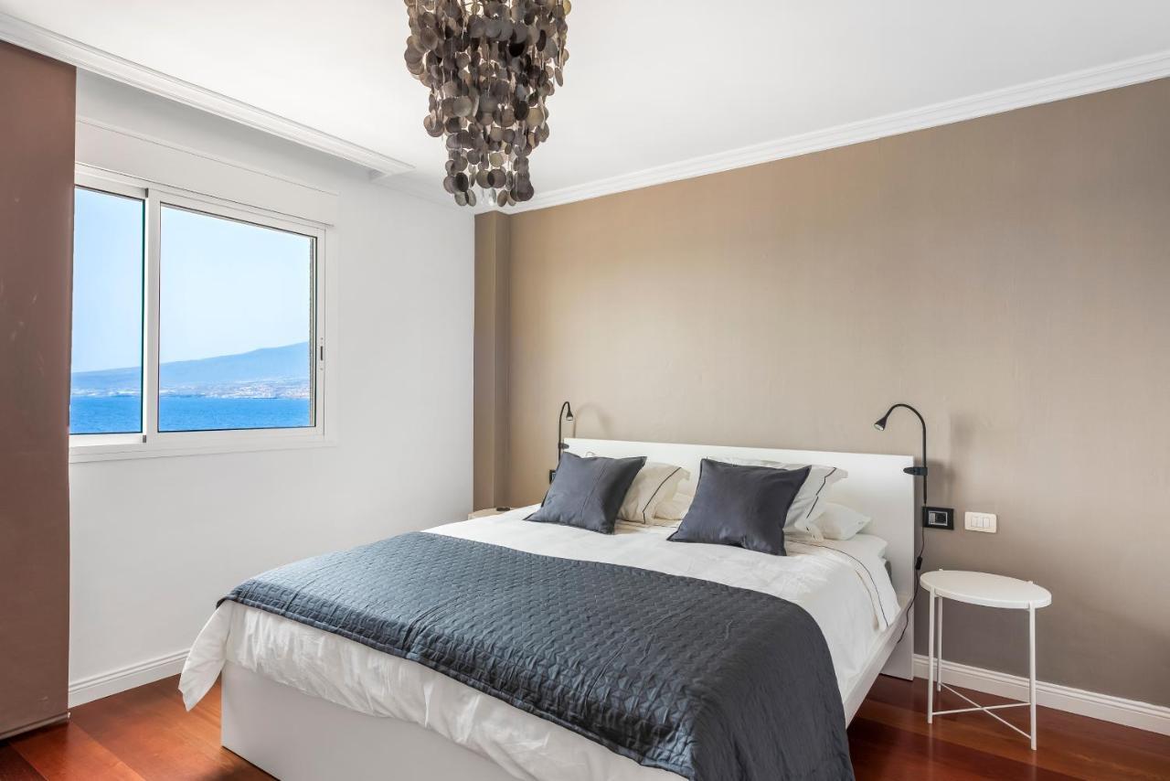 Spacious With Private Parking *