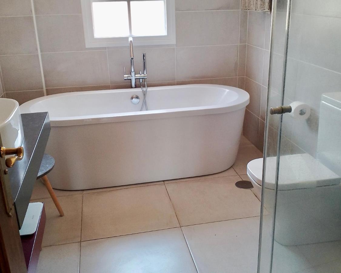 Villa Consuelo - Quiet Location Close To Buzanada