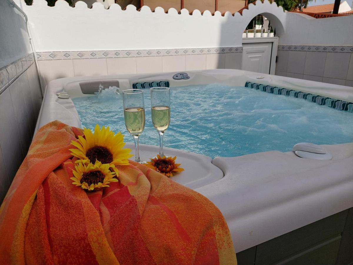 Jacuzzi House Sunflower Сasa de vacaciones Costa del Silencio