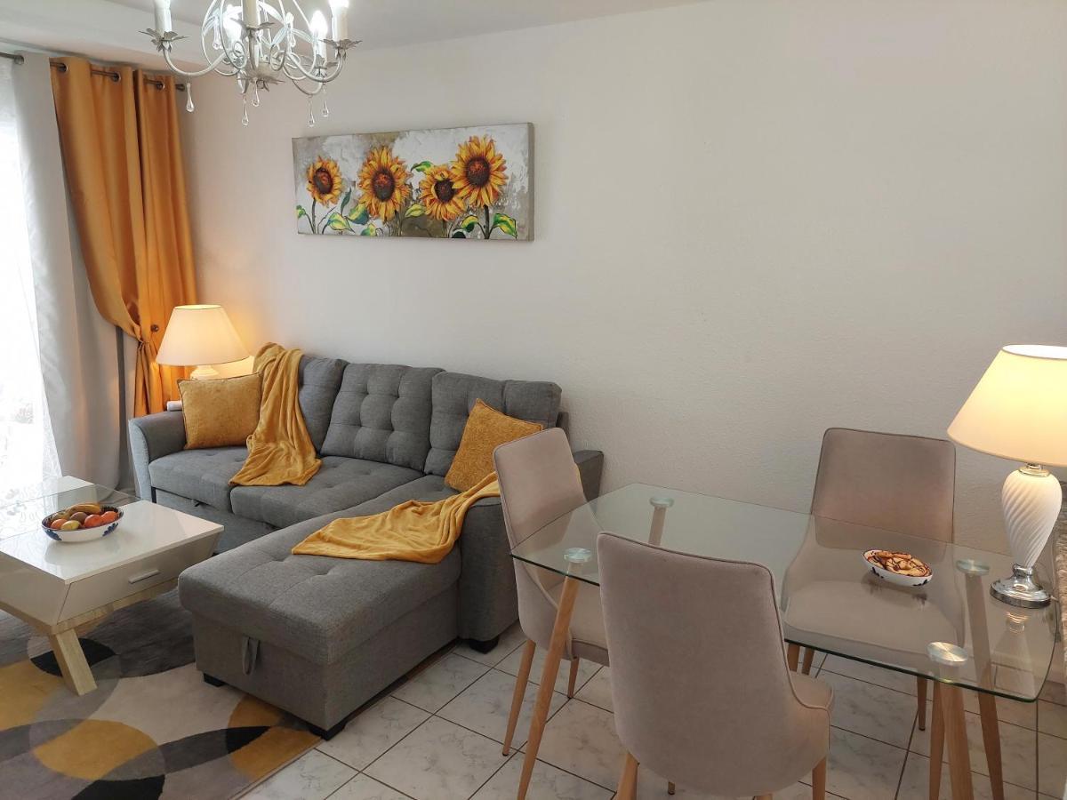Jacuzzi House Sunflower Сasa de vacaciones *